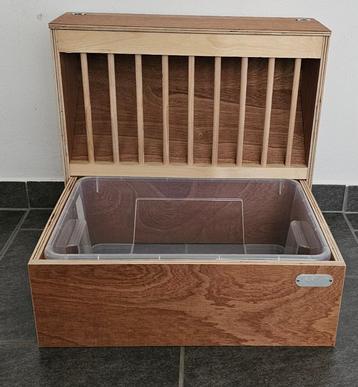 Konijnentoilet met ruif beschikbaar voor biedingen