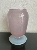 Dutz vaas zachtroze met melkwitte voet, Minder dan 50 cm, Glas, Ophalen of Verzenden