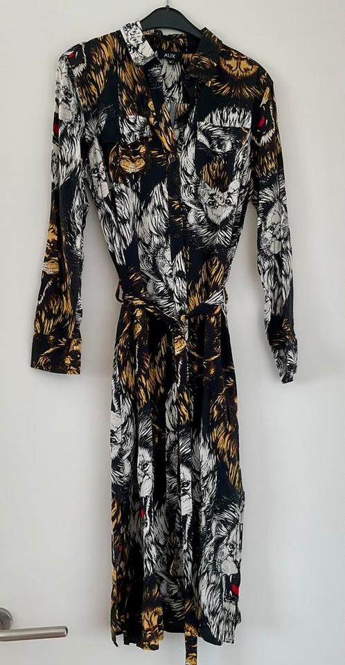 Jurk met leeuwen van Alix the label, maat M, Kleding | Dames, Jurken, Zo goed als nieuw, Maat 38/40 (M), Onder de knie, Verzenden