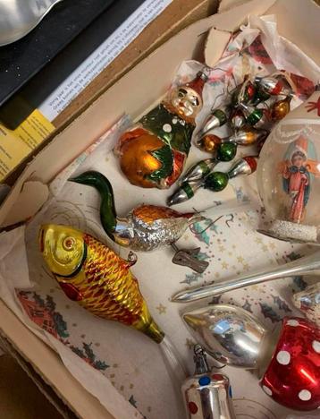 Kerstbal partij doosjes luxe antieke figuren en kerstballen. beschikbaar voor biedingen