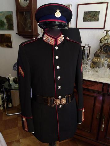 Compleet Ceremonieel Tenue KMA muziekkorps zwaluwnesten CTK beschikbaar voor biedingen