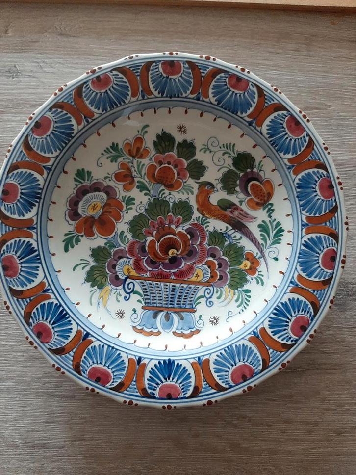 Delfts Polychroom Handgeschilderd Bord, Antiek en Kunst, Antiek | Wandborden en Tegels, Ophalen of Verzenden