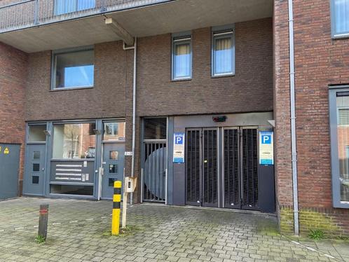 Parkeerplaats met laadpaal te huur, overdekt, Lombok Utrecht, Huizen en Kamers, Garages en Parkeerplaatsen, Utrecht