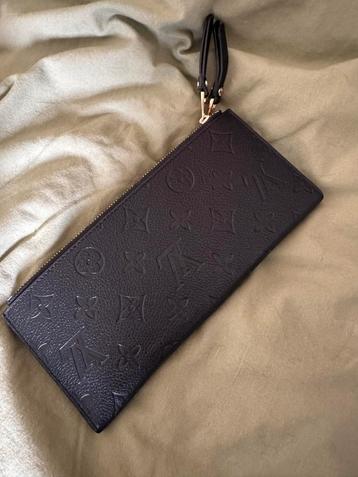 Lv portomonne beschikbaar voor biedingen