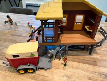Playmobil safari huis met paarden en trailer beschikbaar voor biedingen