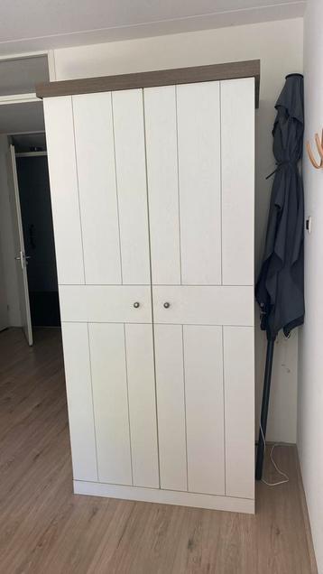2-deurs kledingkast beschikbaar voor biedingen
