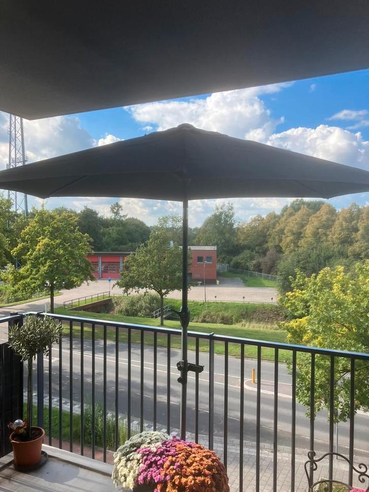 Tekoop parasol, Tuin en Terras, Parasols, Gebruikt, 2 tot 3 meter, Kantelbaar, Ophalen