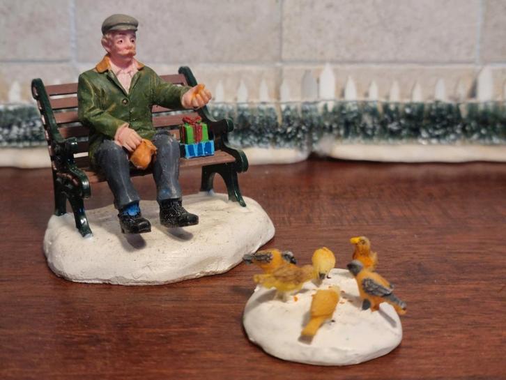 LEMAX Feeding Pigeons #42905 – set van 2, Diversen, Kerst, Zo goed als nieuw, Ophalen of Verzenden