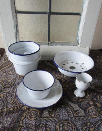 Div. wit emaille keukengerei beschikbaar voor biedingen