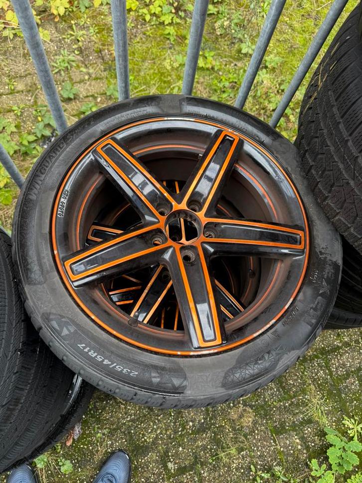 Mercedes Velgen + Winterbanden 235/45 R17, Auto-onderdelen, Banden en Velgen, Banden en Velgen, Winterbanden, 17 inch, 235 mm
