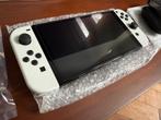Nintendo Switch OLED (bijna nieuw) met 2 games + toebehoren, Met games, Zo goed als nieuw, Met 1 controller, Switch OLED