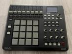 AKAI MPD32 Midicontroller / drumpad, Muziek en Instrumenten, Midi-apparatuur, Ophalen, Zo goed als nieuw