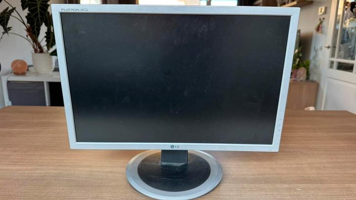 LG Monitor, Computers en Software, Monitoren, Zo goed als nieuw, 60 Hz of minder, DVI, Overige resoluties, Ophalen