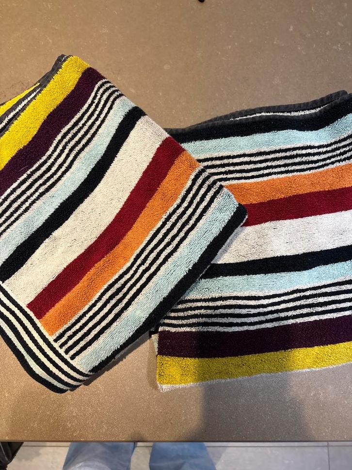 2 Missoni Handdoeken 100x60 cm, Huis en Inrichting, Badkamer | Badtextiel en Accessoires, Zo goed als nieuw, Handdoek, Overige kleuren