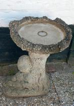 Brocante betonnen vogelbad, waterschaal op zuil.
Waterdicht, Ophalen