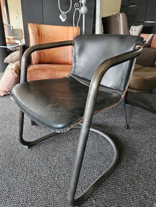 Eetkamerstoel norbert zwart vintage leder opruiming, Huis en Inrichting, Stoelen, Nieuw, Eén, Zwart, Ophalen of Verzenden