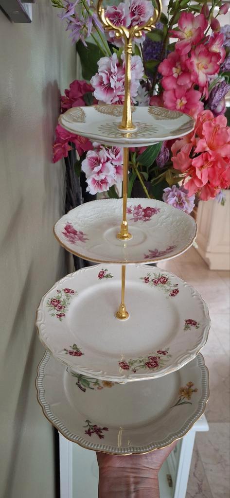 Brocante etagere 4 laags handmade €25,00, Huis en Inrichting, Woonaccessoires | Etagères, Zo goed als nieuw, Ophalen