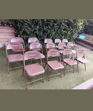 ORGINELE METALEN KLAPSTOELEN MET "LONDEN" OPDRUK 14 STUKS... beschikbaar voor biedingen