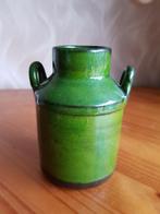 vaasje groen keramisch jaren 60 vorm melkbusje, Antiek en Kunst, Antiek | Keramiek en Aardewerk, Ophalen