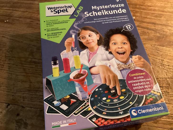 Mysterieuze Scheikunde - Clementoni Wetenschap & Spel, Hobby en Vrije tijd, Gezelschapsspellen | Bordspellen, Nieuw, Een of twee spelers