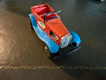 Vintage IJzeren Speelgoed Auto beschikbaar voor biedingen