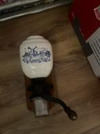 Oude koffiemolen met Delfts blauw motief, Antiek en Kunst, Ophalen
