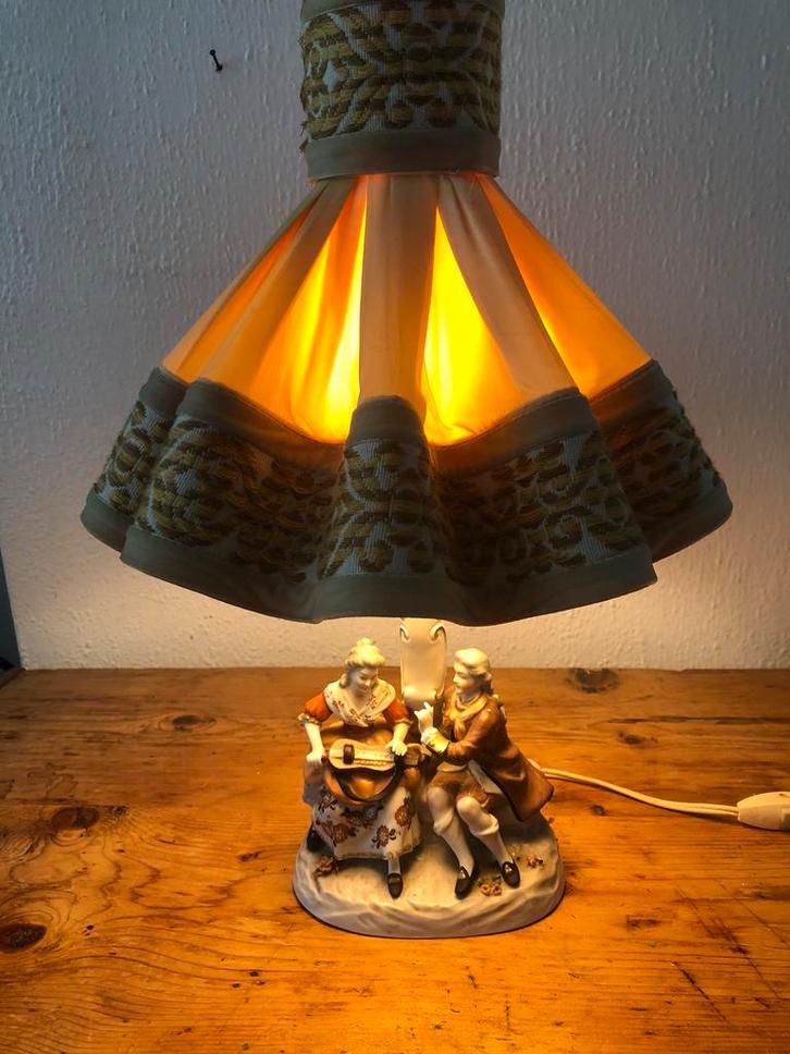 Italiaanse tafellamp jaren 50/60. Capodimonte,, Huis en Inrichting, Lampen | Tafellampen, Zo goed als nieuw, Minder dan 50 cm