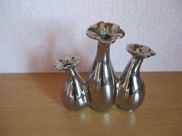 Vaasje 3 in 1 , zilverkleurig, bloemvormig uiteinde. 20 cm. beschikbaar voor biedingen