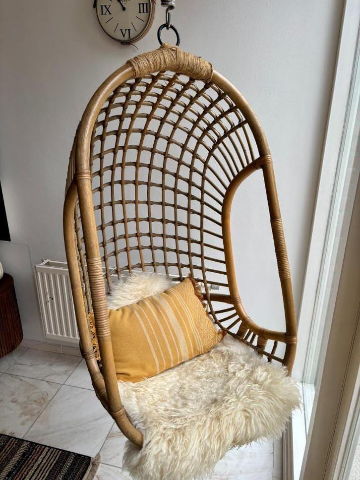 Rotan hangstoel met plafondbevestiging & vloerstandaard, Huis en Inrichting, Stoelen, Gebruikt, Eén, Metaal, Riet of Rotan, Overige kleuren