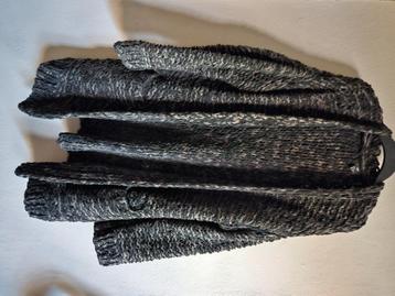 Mooi halflang vest van chenille garen mt. M beschikbaar voor biedingen