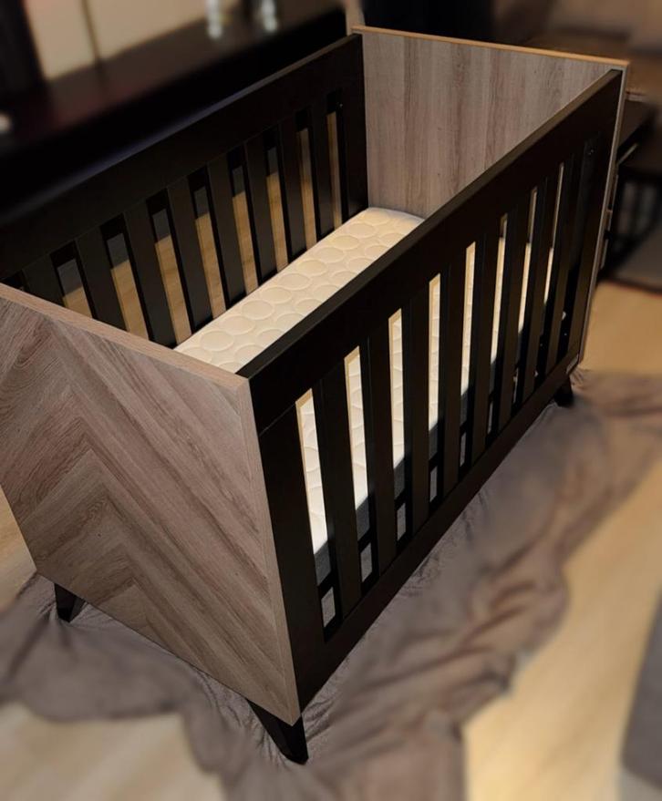 Baby bed / Ledikant, Kinderen en Baby's, Babywiegjes en Ledikanten, Zo goed als nieuw, Ledikant, Ophalen