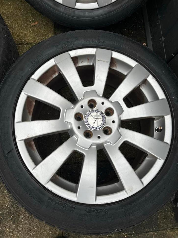 Mercedes Velgen met Banden 235/50R19, Auto diversen, Autosport-onderdelen, Gebruikt, Ophalen