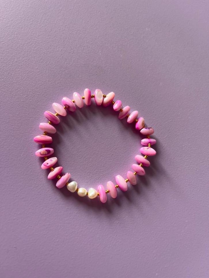Parel armbandje, Sieraden, Tassen en Uiterlijk, Armbanden, Nieuw, Overige materialen, Roze, Met bedels of kralen, Verzenden