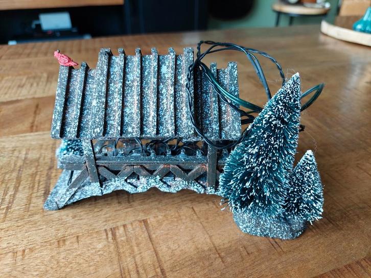 Lemax 'Wooden bridge with trees', Diversen, Kerst, Zo goed als nieuw, Ophalen of Verzenden