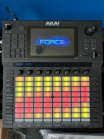 Akai Force met decksaver beschikbaar voor biedingen