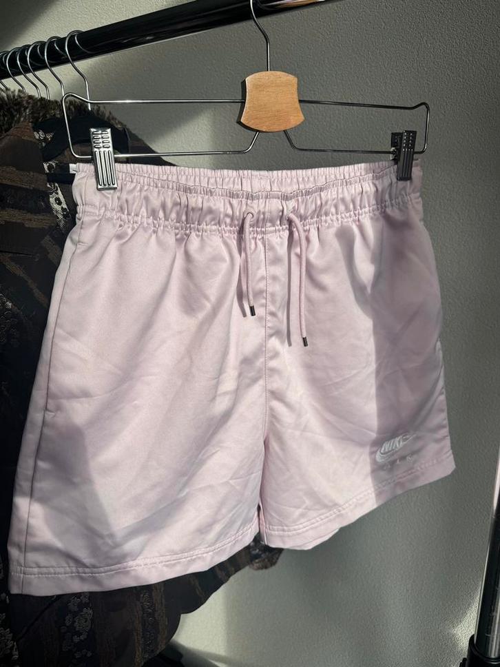 Nike Air lichtroze korte sport broek, Kleding | Dames, Sportkleding, Zo goed als nieuw, Fitness of Aerobics, Maat 36 (S), Roze