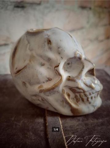 Handgemaakte kaarsenstandaard skull beschikbaar voor biedingen