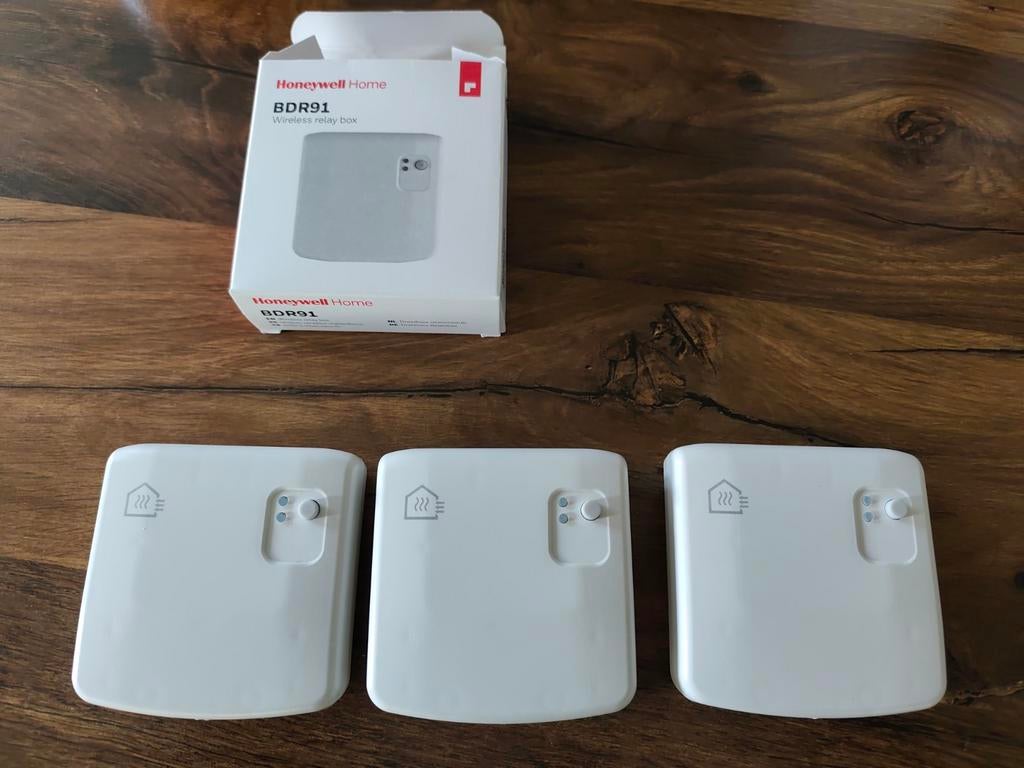 3x BDR91T1004 Honeywell home Evohome draadloze relaismodule, Ophalen of Verzenden, Slimme thermostaat, Zo goed als nieuw