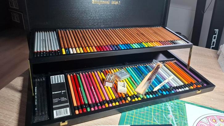 Bruynzeel design kleurpotloden doos, Hobby en Vrije tijd, Tekenen, Gebruikt, Potlood of Stift, Ophalen of Verzenden