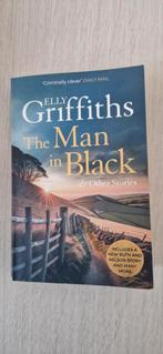 The man in Black - elly griffiths, Ophalen of Verzenden, Zo goed als nieuw, Overige merken