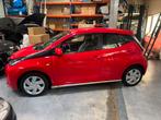 Toyota Aygo 1.0 12V Vvt-i Ddrs 2015 Rood, Auto's, Voorwielaandrijving, 4 stoelen, Origineel Nederlands, Bedrijf