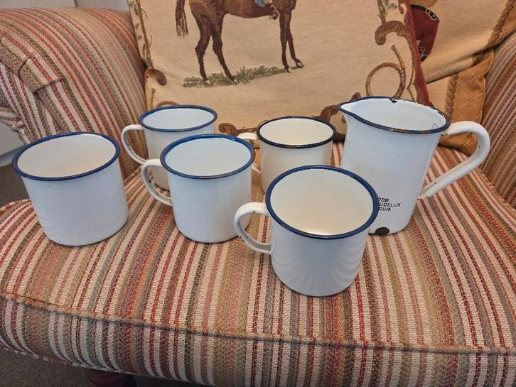 Emaille 5 drinkbekers en 1 maatbeker 1/2 L, Antiek en Kunst, Antiek | Emaille, Ophalen of Verzenden