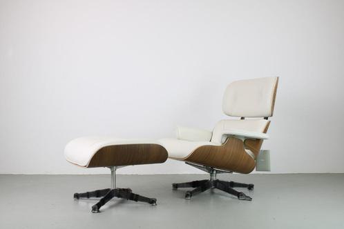Vitra Lounge Chairs met Ottoman, Noten-wit pigment, Premium, Huis en Inrichting, Fauteuils, Nieuw, Hout, Leer, Metaal, 75 tot 100 cm