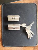 2 Cilinder sloten, 6 cm.  Skg merk, 6 sleutels, Doe-het-zelf en Verbouw, Hang- en Sluitwerk, Ophalen of Verzenden, Gebruikt, Rvs