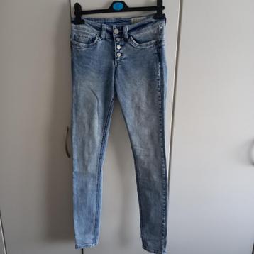 Spijkerbroek lichtblauwe skinny maat 34 beschikbaar voor biedingen