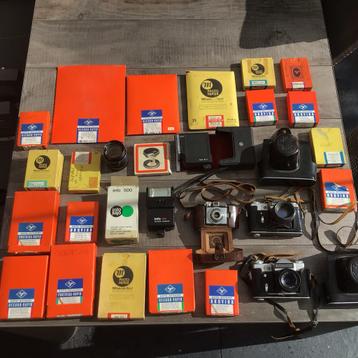 Vintage camera’, flitsers en papier beschikbaar voor biedingen