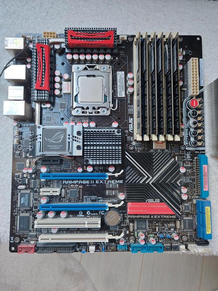 Asus Rampage II Extreme + i7 950 + 12GB DDR3, Computers en Software, Moederborden, Zo goed als nieuw, Intel, DDR3, Ophalen of Verzenden
