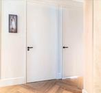 Wit afgelakte binnendeur met scharnierinfrezingen Stomp