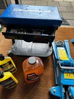 Werkkruk Werkplaatskruk €30 en10 Tectyl spuitbussen nu €50, Ophalen of Verzenden, Zo goed als nieuw, Hydraulisch, Garagekrik