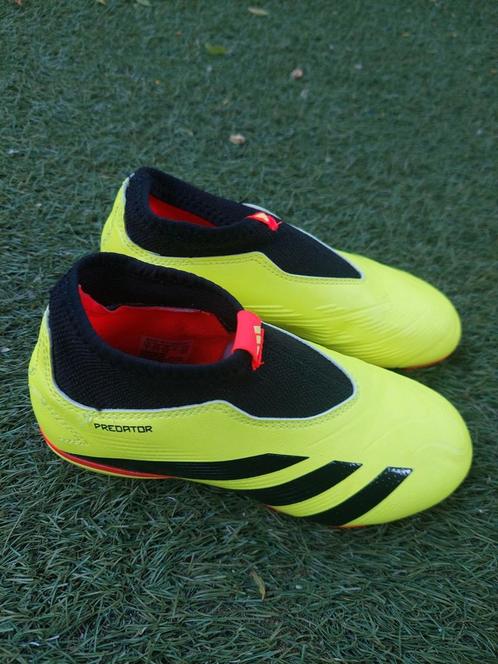 Adidas predator voetbalschoen mt 32 zgan!, Sport en Fitness, Voetbal, Zo goed als nieuw, Schoenen, Ophalen
